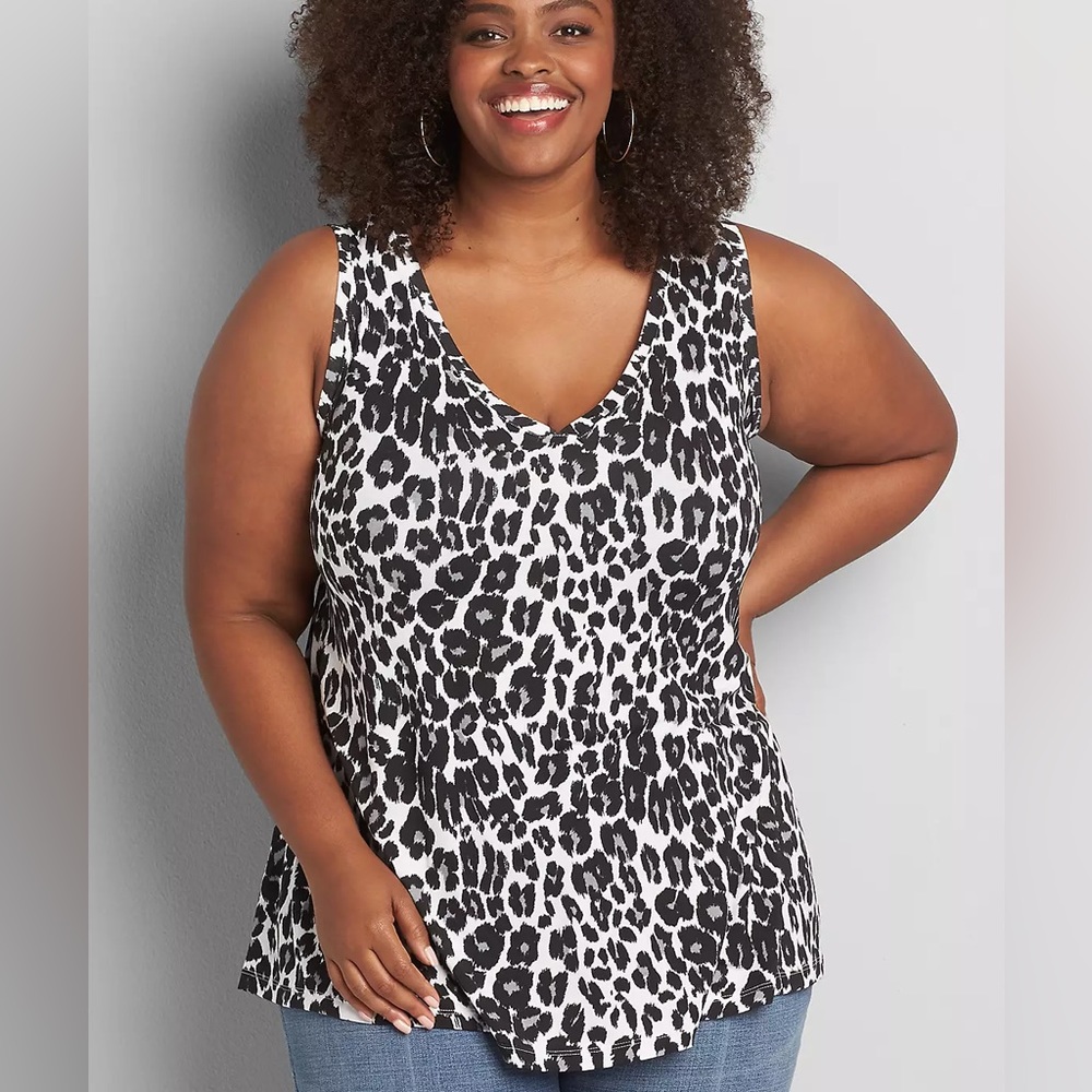Lane Bryan Women's Animal Print Sleeveless V-Neck Swing Tank